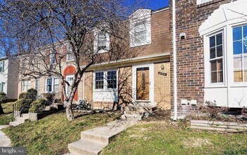 Building Photo - 5780 Yellowrose Ct