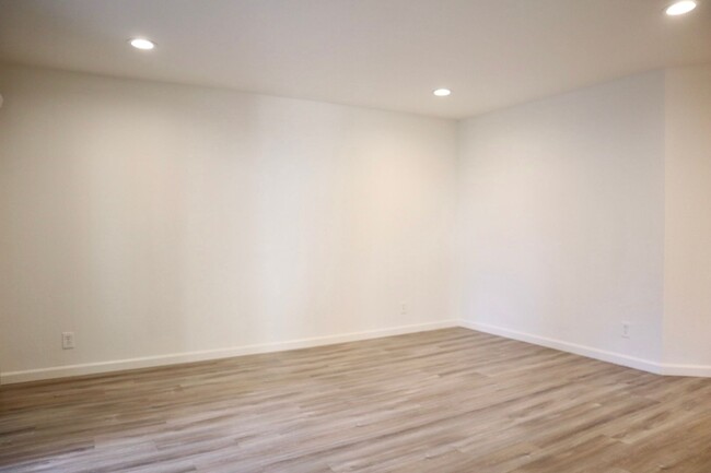 Foto del edificio - Cozy and Comfy 2 Bedroom Condo in Fremont ...