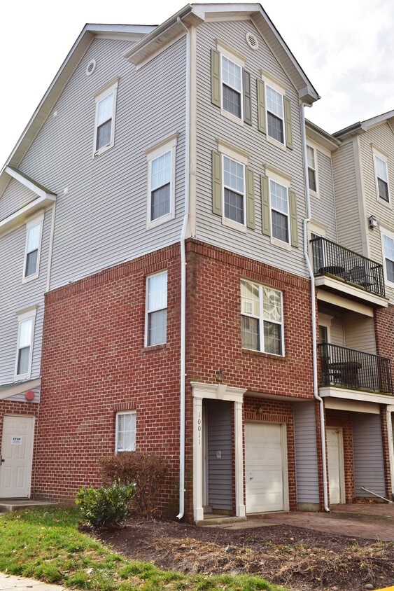 Primary Photo - 10011 Broadleaf St