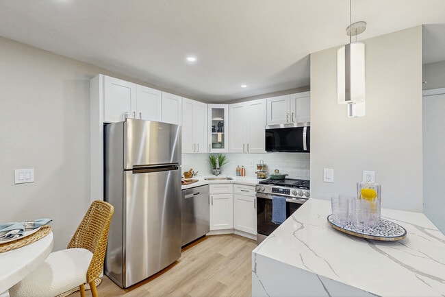 Building Photo - The Crossings at Plainsboro