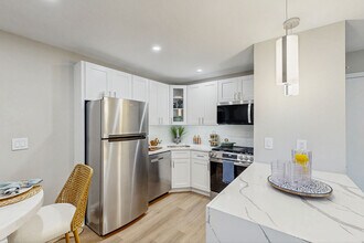 Building Photo - The Crossings at Plainsboro