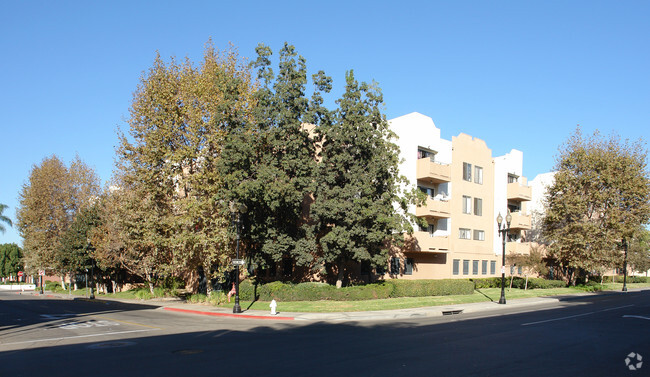 Building Photo - Garden Court Apartments