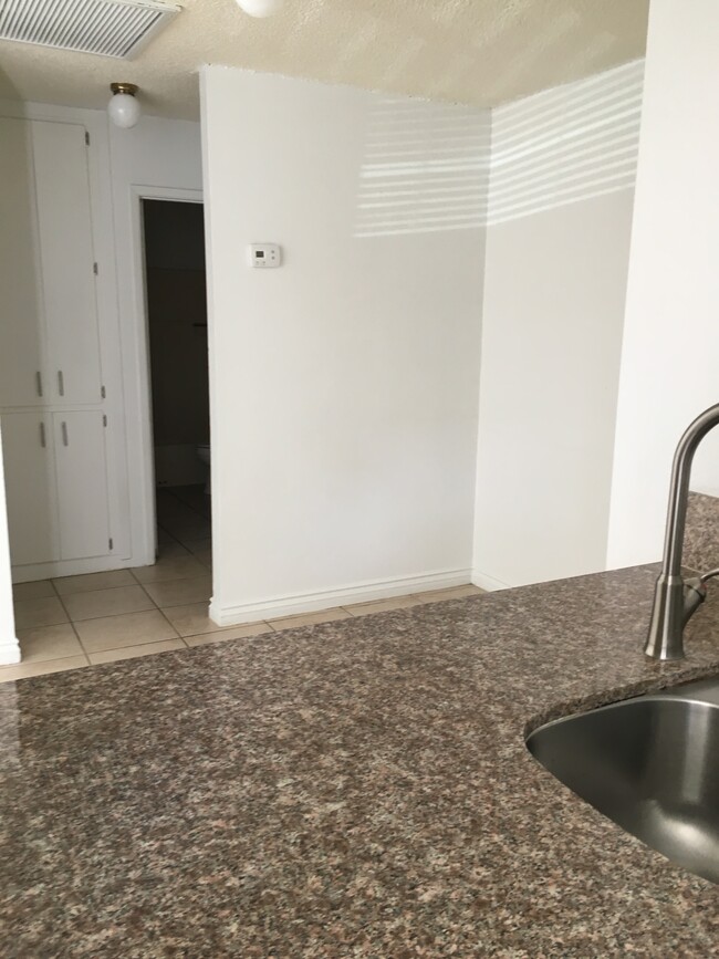 Building Photo - 624 N Encina St
