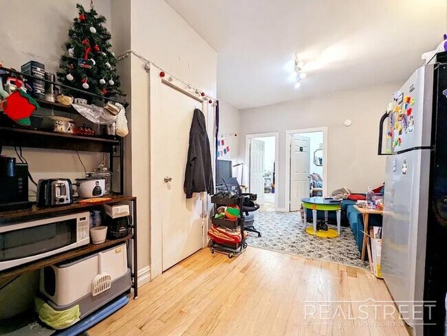 Foto del edificio - Utica Avenue