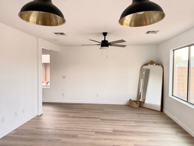 Foto del edificio - 4614 W Juniper Ave