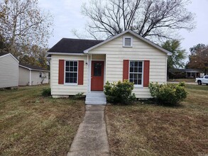 Building Photo - 309 Roosevelt Cir