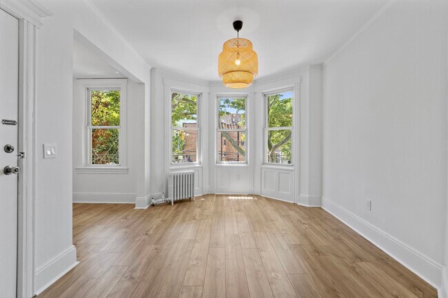 Building Photo - 44 Highwood Terrace
