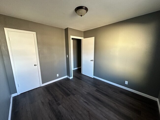 Building Photo - 4321 Deerfield St