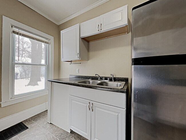 Foto del edificio - Available NOW and JUST Reduced!!