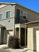 Building Photo - 1807 Perennial Terrace