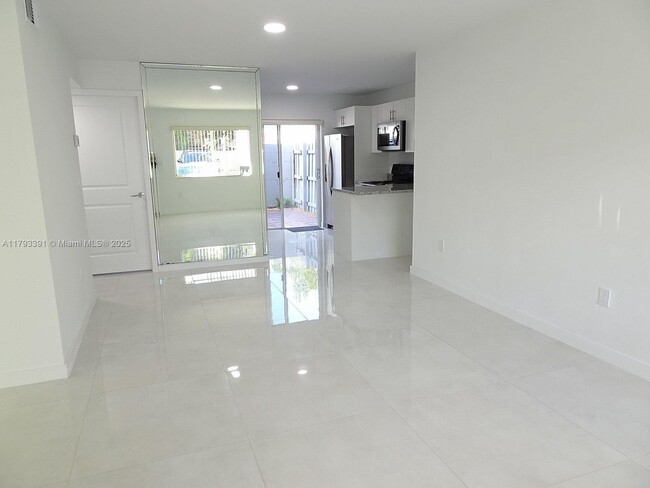 Foto del edificio - 7921 SW 152nd Ave