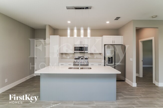 Building Photo - 1666 Redfin Dr