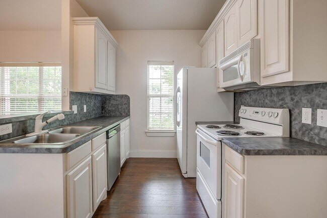 Building Photo - Wayside Duplex