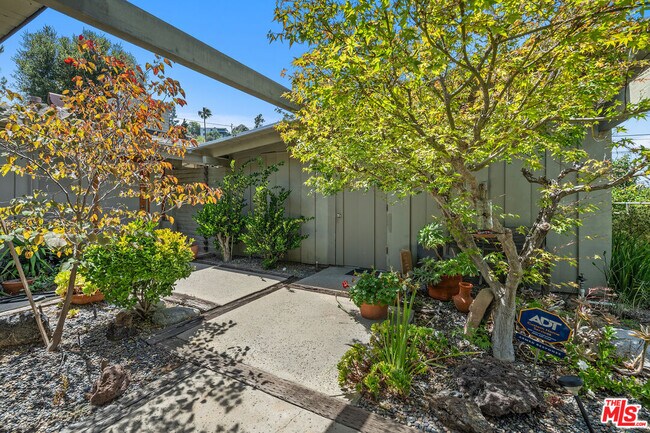 Building Photo - 3641 Woodcliff Rd