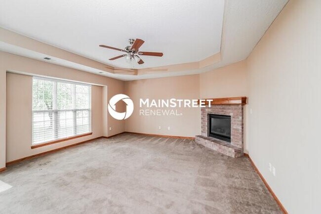 Building Photo - 3 Bedroom Pet-Friendly Home in Raymore, MO with Main Street Renewal