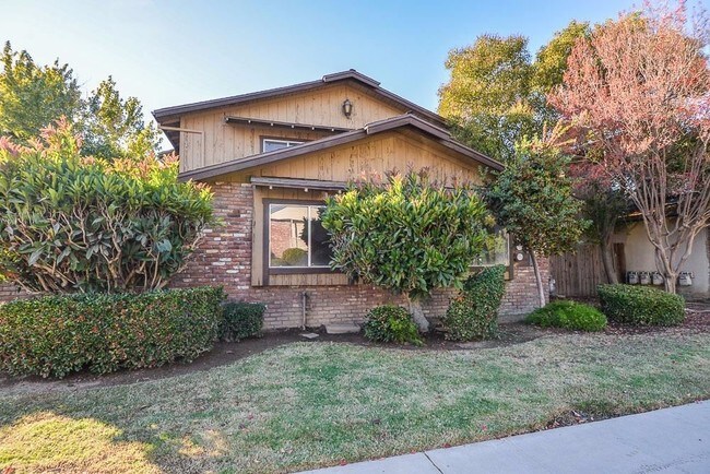 Building Photo - 4233 N Bengston Ave