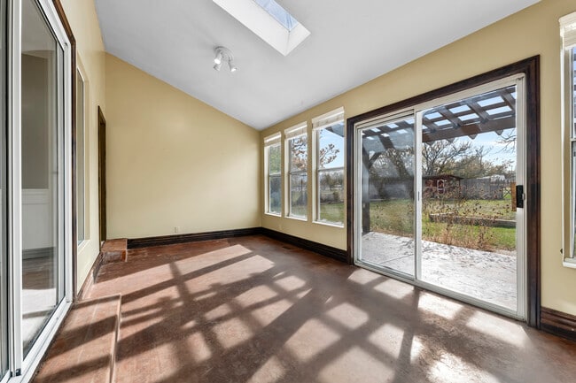 Foto del edificio - 283 W Clark St