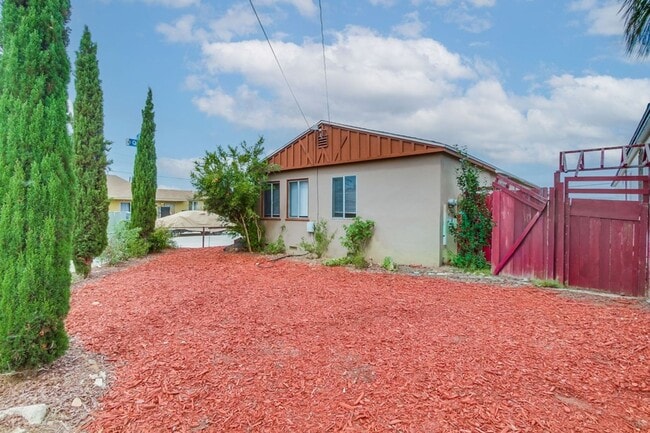 Building Photo - C Street Units