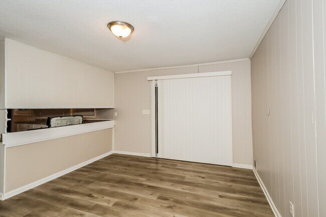Building Photo - 3900 Boulder Park Dr SW