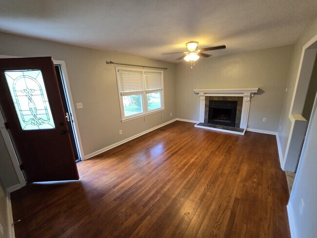 Foto del edificio - 4004 W 62nd Ter