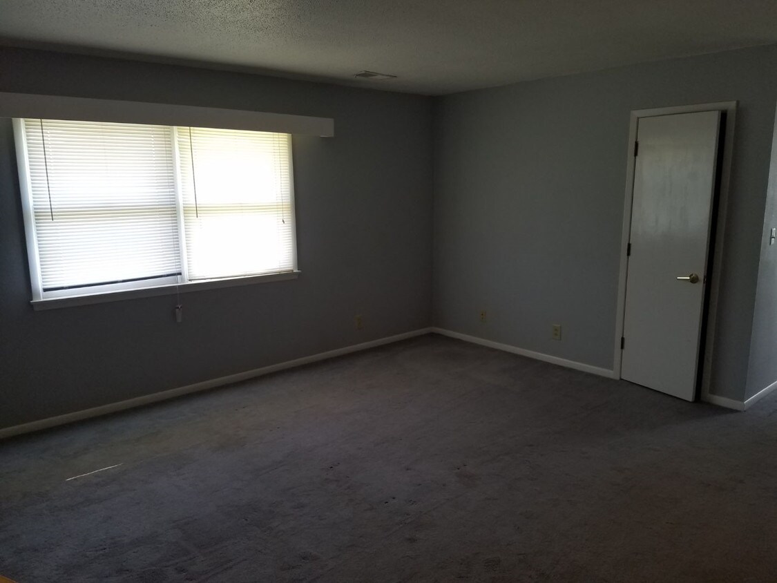 813 N Lincoln St Unit 4, Creston, IA 50801 Apartments in Creston, IA