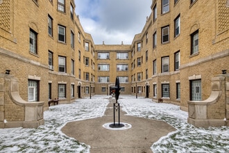 Building Photo - 7377 N Damen Ave