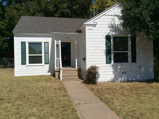 Primary Photo - 128 W Oak St