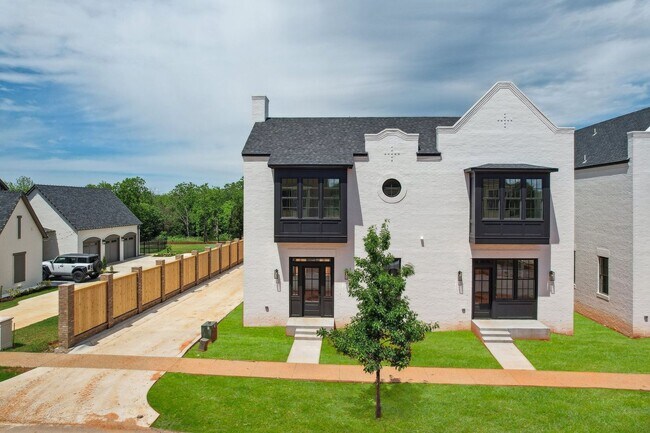 Foto del edificio - Classic Cape Cod Meets Modern Glam: Your D...