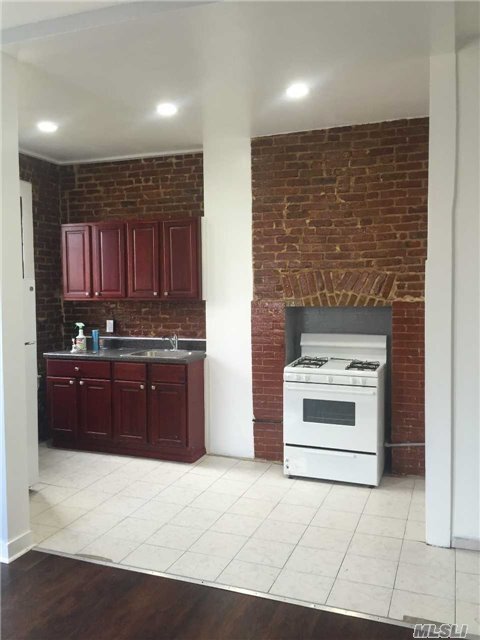 Primary Photo - 823 Bushwick Ave