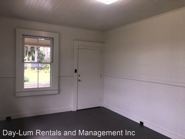 Building Photo - 2 br, 1 bath House - 615 Kekuanaoa Street