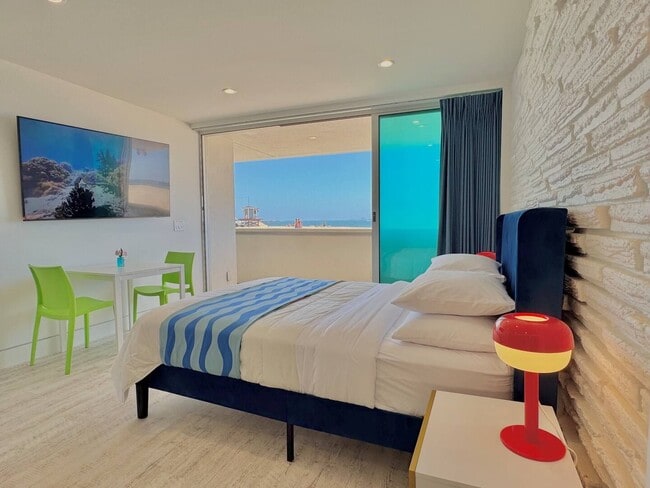 Foto del edificio - Stunning Ocean Front Location