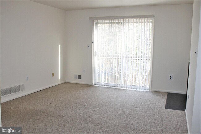 Foto del edificio - 38 Juniper Ct