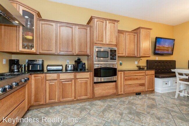 Building Photo - 3 br, 2.5 bath House - 4710 Little Hope Dr.