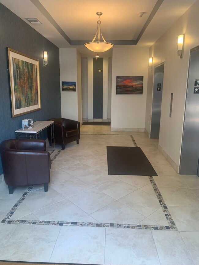 Vestíbulo principal - 511 Lucerne Ave