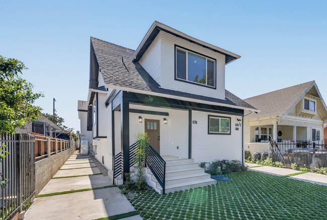 Photo - 678 E 45th St Townhome