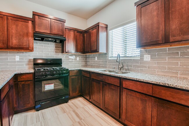 Building Photo - 8937 Robert Dr