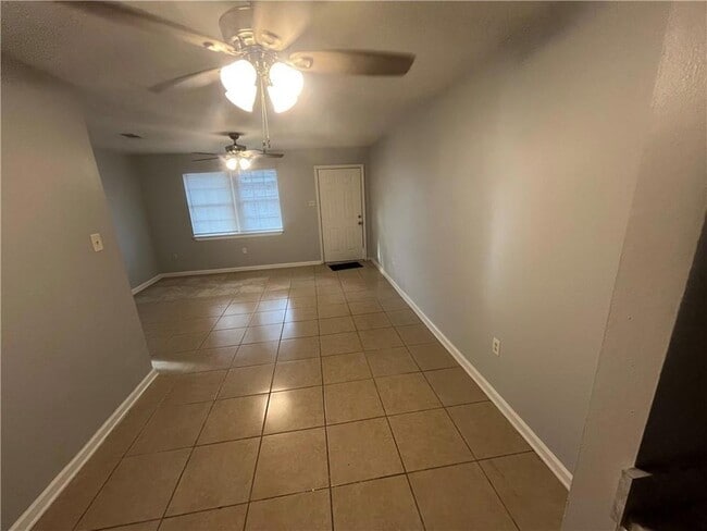 Foto del edificio - 7825 Dorsett Dr