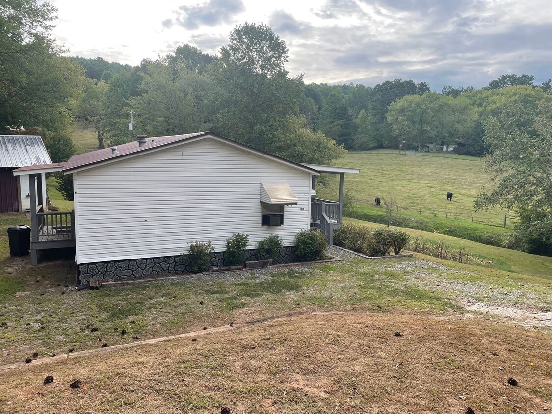 Primary Photo - Hiwassee Dam 3/2 includes lawn care