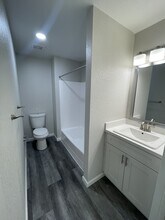 Building Photo - The Oaks Apartments