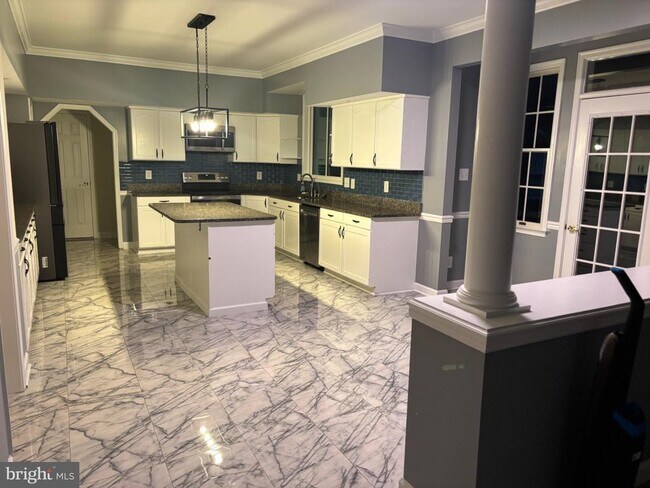 Foto del edificio - 9238 Crescent Ln