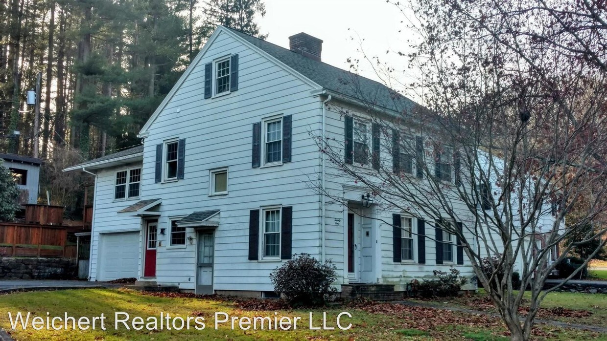 Primary Photo - 4 br, 2 bath House - 21 Round Hill Rd