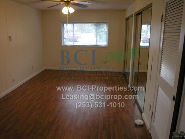 Building Photo - 7440 S Pine St