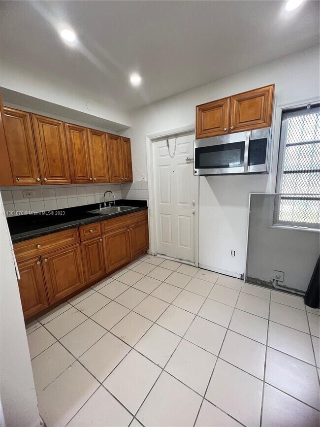 Foto del edificio - 11203 NW 12th Ave