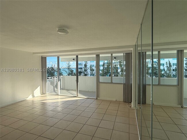 Foto del edificio - 7545 E Treasure Dr