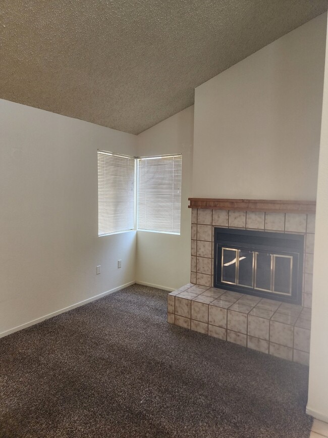 Building Photo - 5913 Auburn Oaks Dr