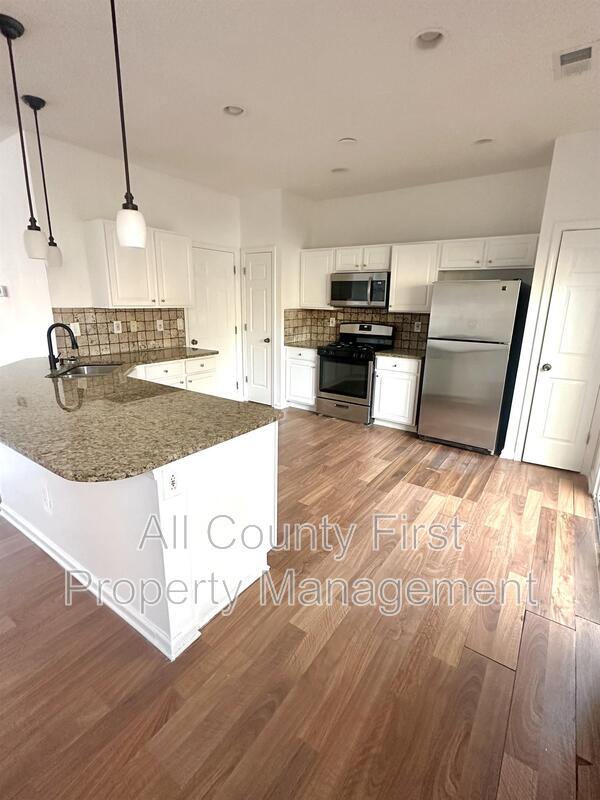 Building Photo - 2884 Regent Walk Dr