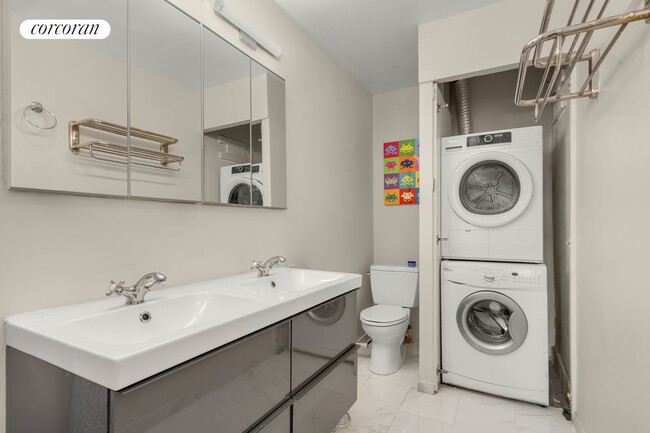 Building Photo - 242 W 72nd St