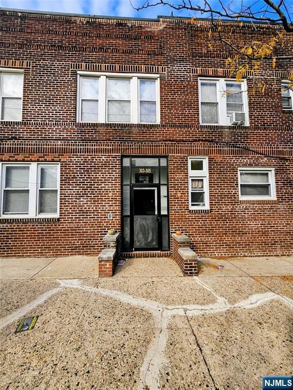 Primary Photo - 32-34-34 Halstead St