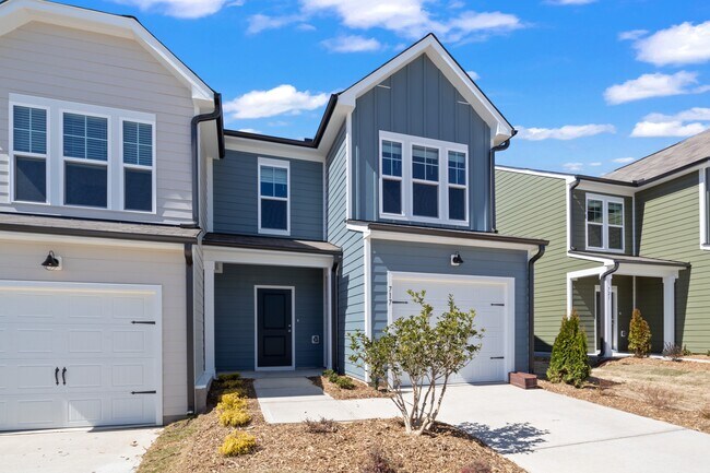 Foto del edificio - 717 Ambrose Hl Ln
