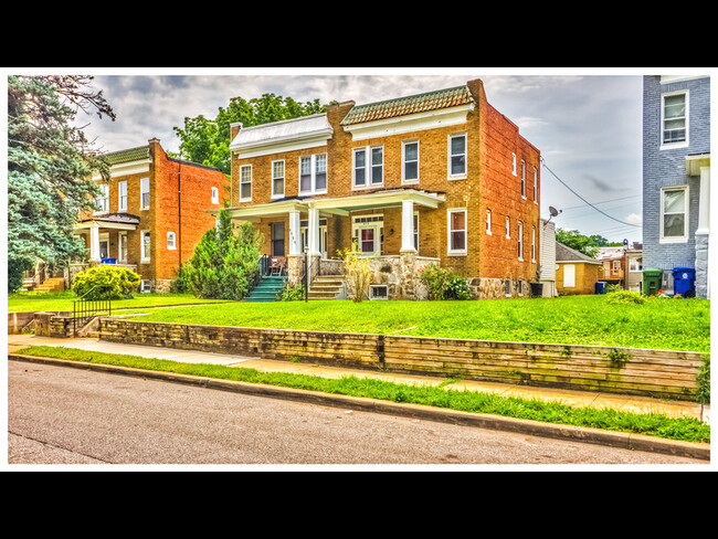 Building Photo - 4113 W Forest Park Ave